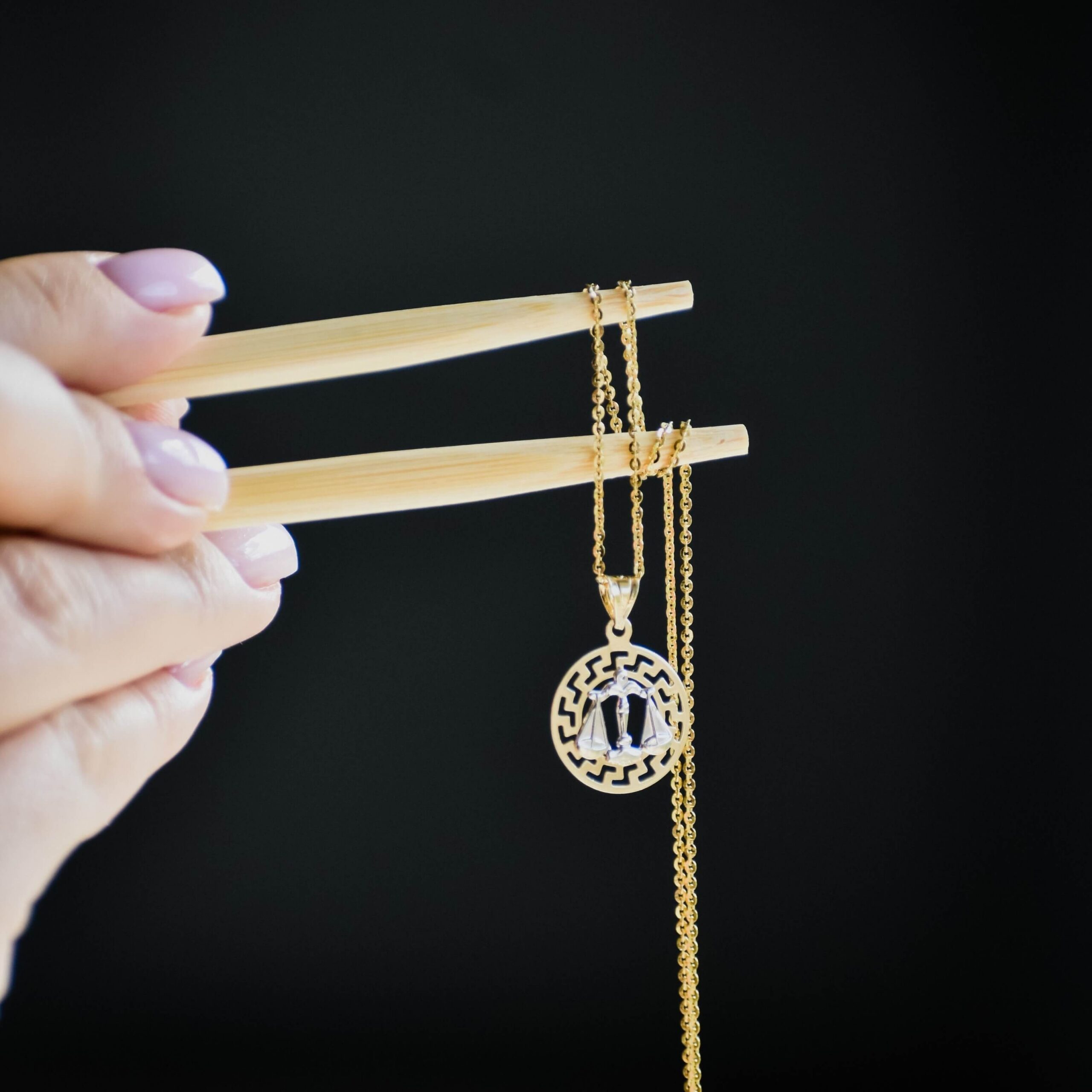 Waga znak zodiaku przywieszka pamiątka Czerwone i białe złoto pr. 585