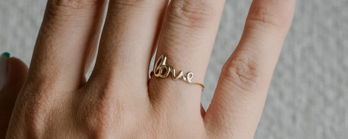 Złoty Pierścionek Love Znak Głębokiego Uczucia złoto pr 585