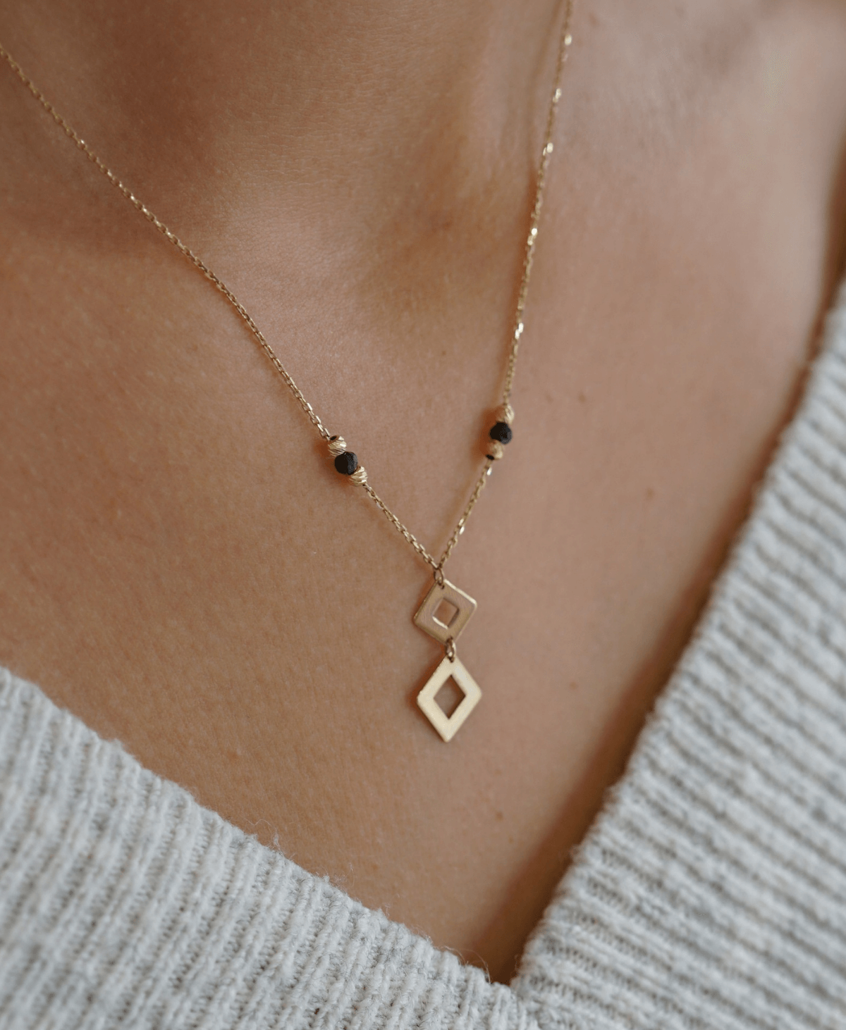 złota celebrytka z onyksem