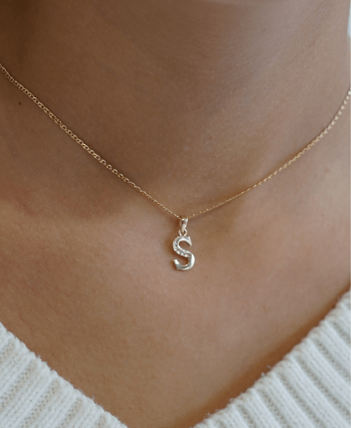 złota zawieszka literka S z cyrkoniami próba 585