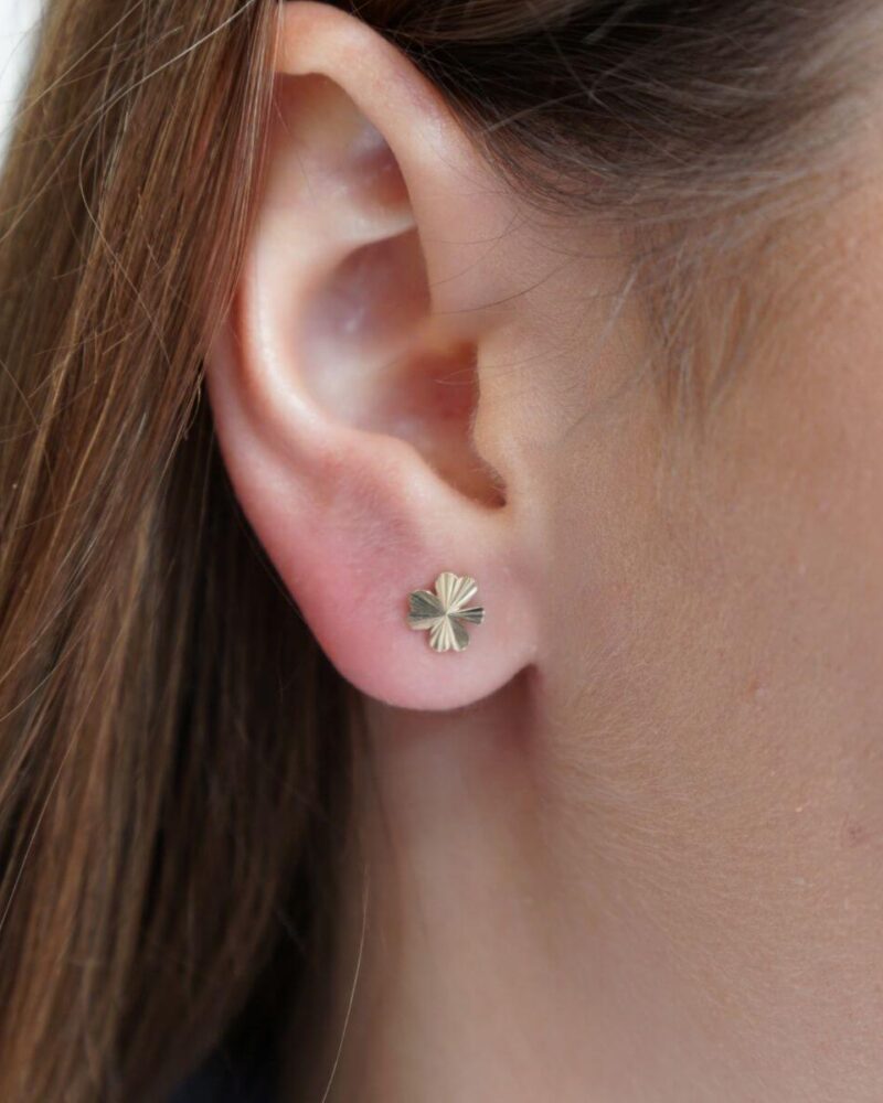 Złote kolczyki koniczynki na sztyft pr. 585